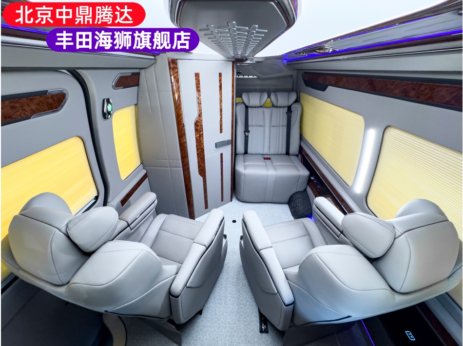 丰田海狮内饰实拍图.jpg